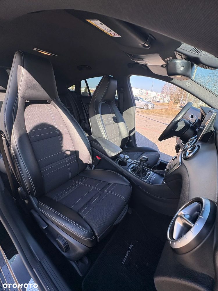 Mercedes-Benz CLA 180 UrbanStyle Edition - 11