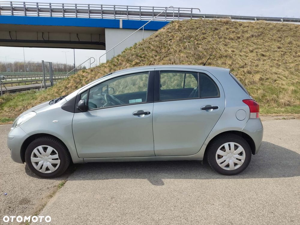 Toyota Yaris 1.0 Terra - 11