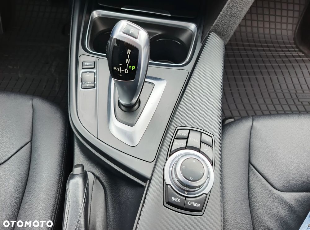 BMW Seria 3 325d - 15
