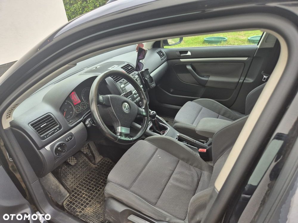 Volkswagen Golf - 5