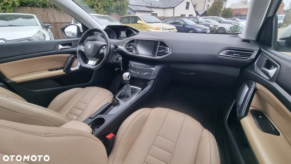 Peugeot 308 1.6 BlueHDi Allure S&S - 15