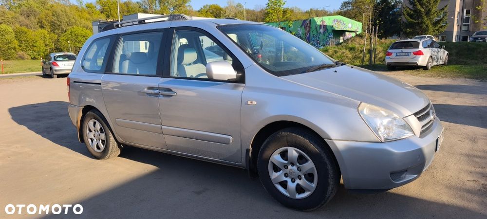 Kia Carnival - 2