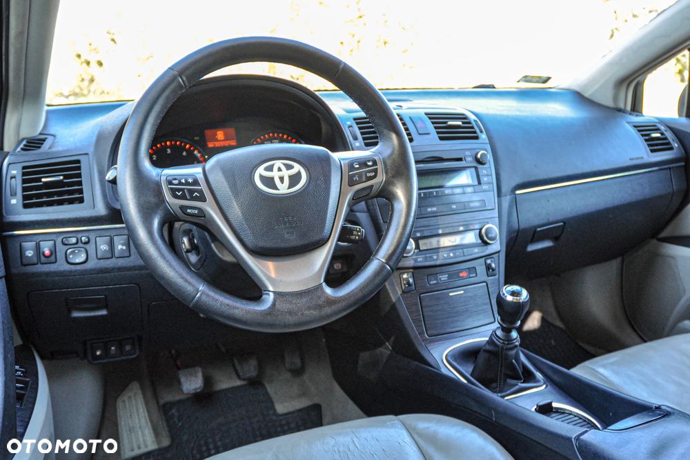 Toyota Avensis 2.2 D-CAT Premium - 9