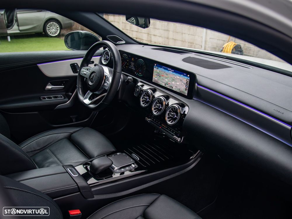 Mercedes-Benz A 250 e 8G-DCT AMG Line - 32
