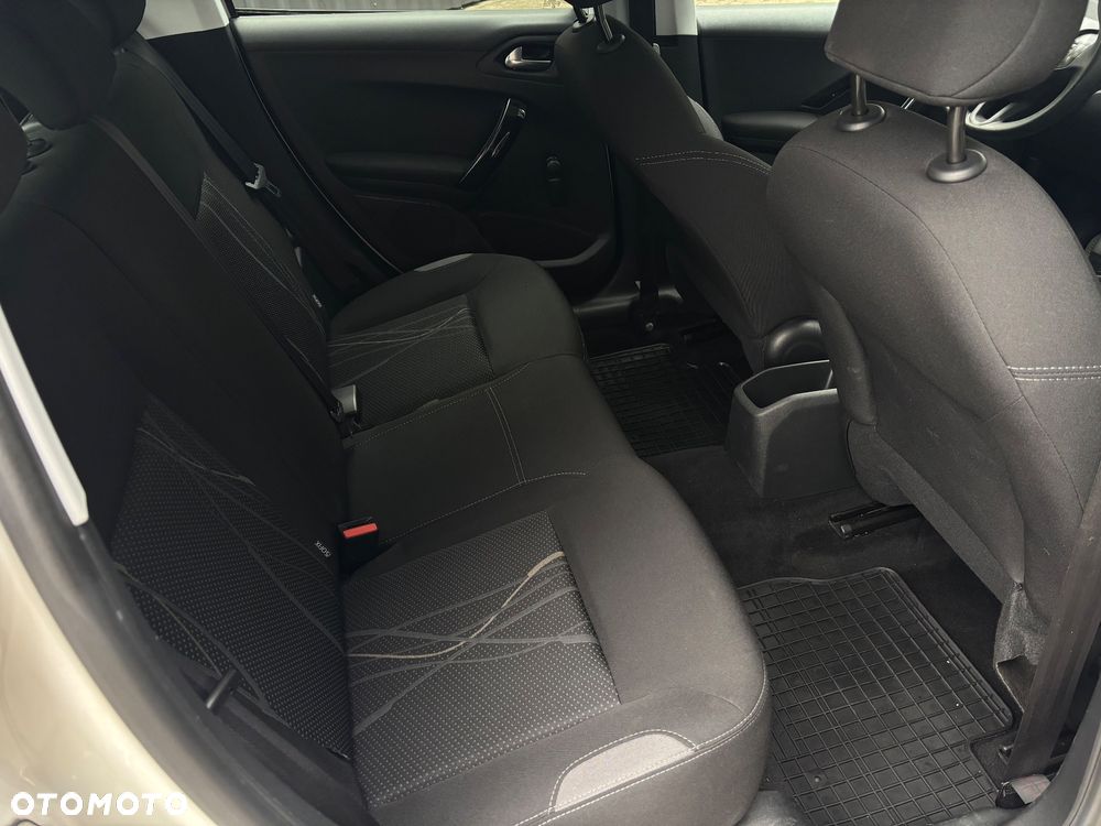Peugeot 208 - 7
