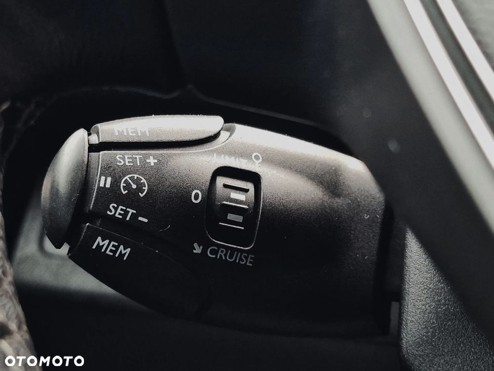 Peugeot 3008 1.5 BlueHDi Allure S&S - 33