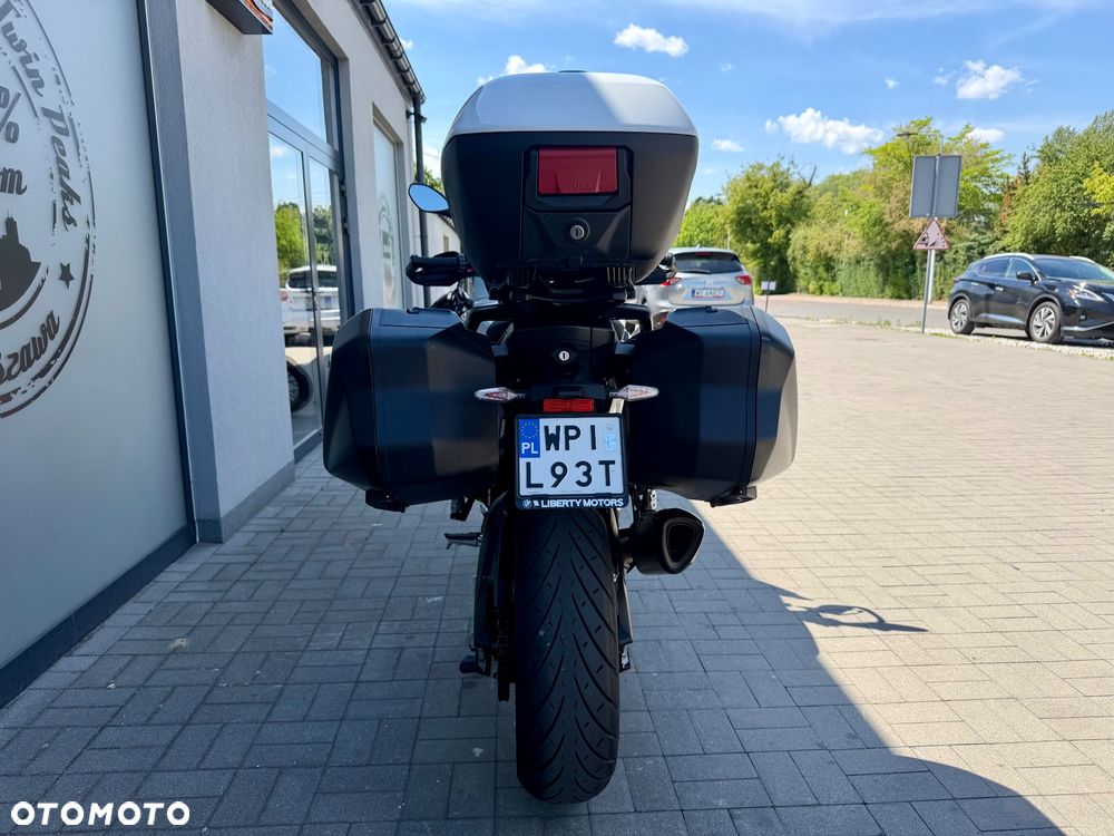 BMW S - 9
