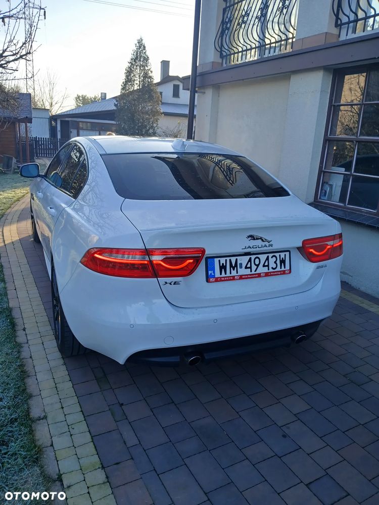 Jaguar XE 25t R-Sport - 1