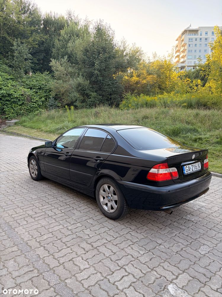 BMW Seria 3 318i - 4