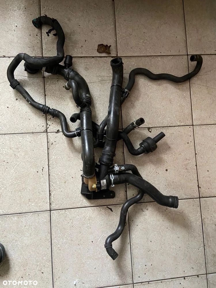 OBUDOWA TERMOSTATU LAND ROVER - 1