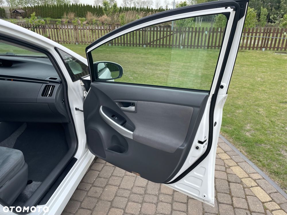 Toyota Prius - 25