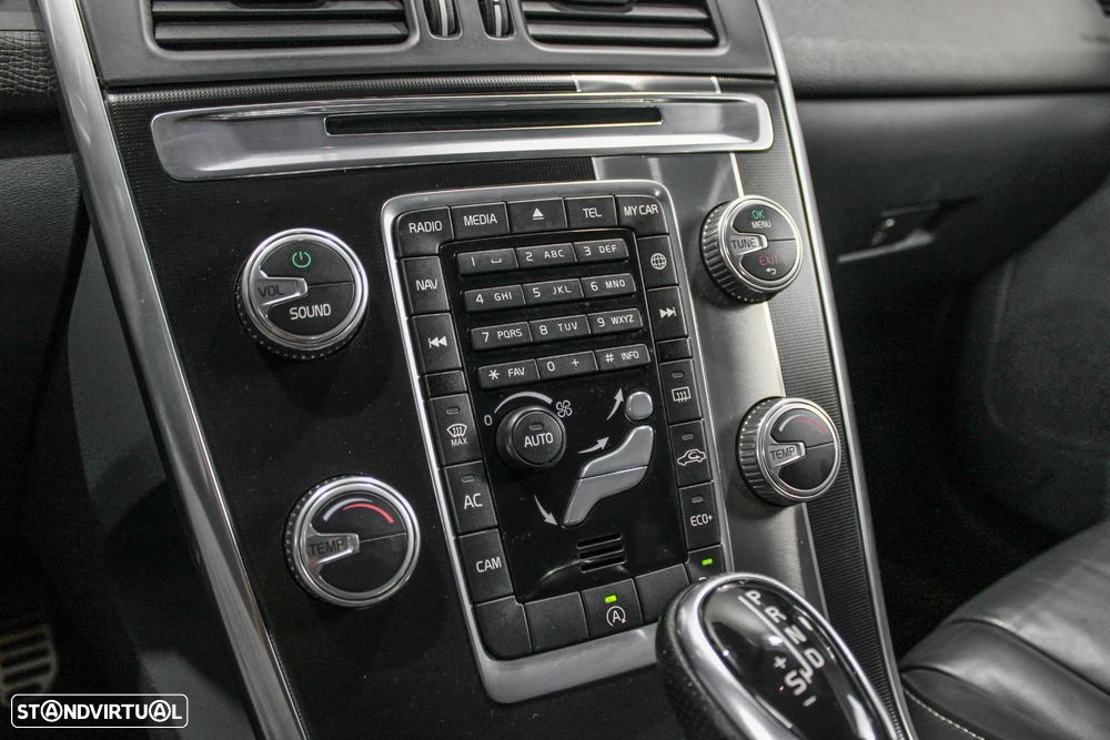 Volvo XC 60 2.0 D4 R-Design Geartronic - 43