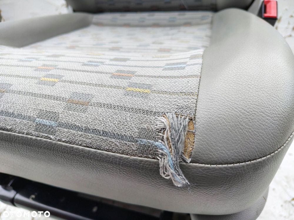 FOTEL PASAŻERA PRAWY PRZÓD Z PODSTAWĄ VOLKSWAGEN T5 - 5