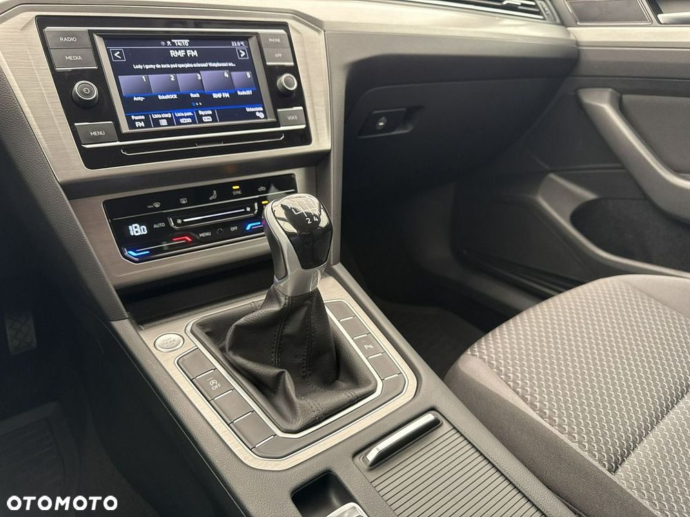 Volkswagen Passat - 17