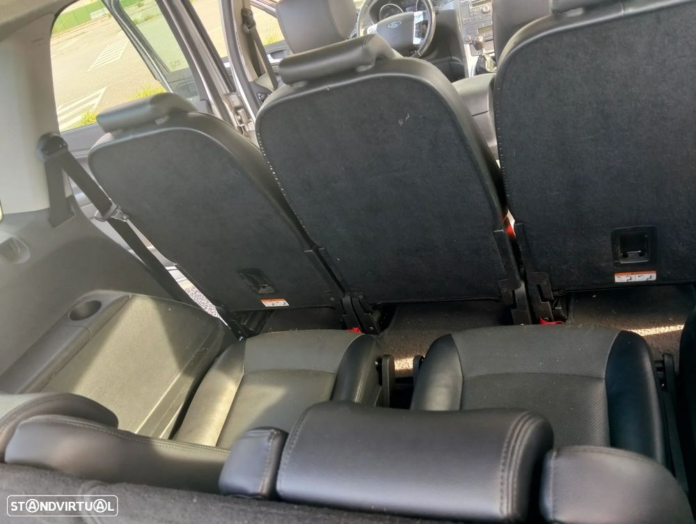 Ford S-Max - 11