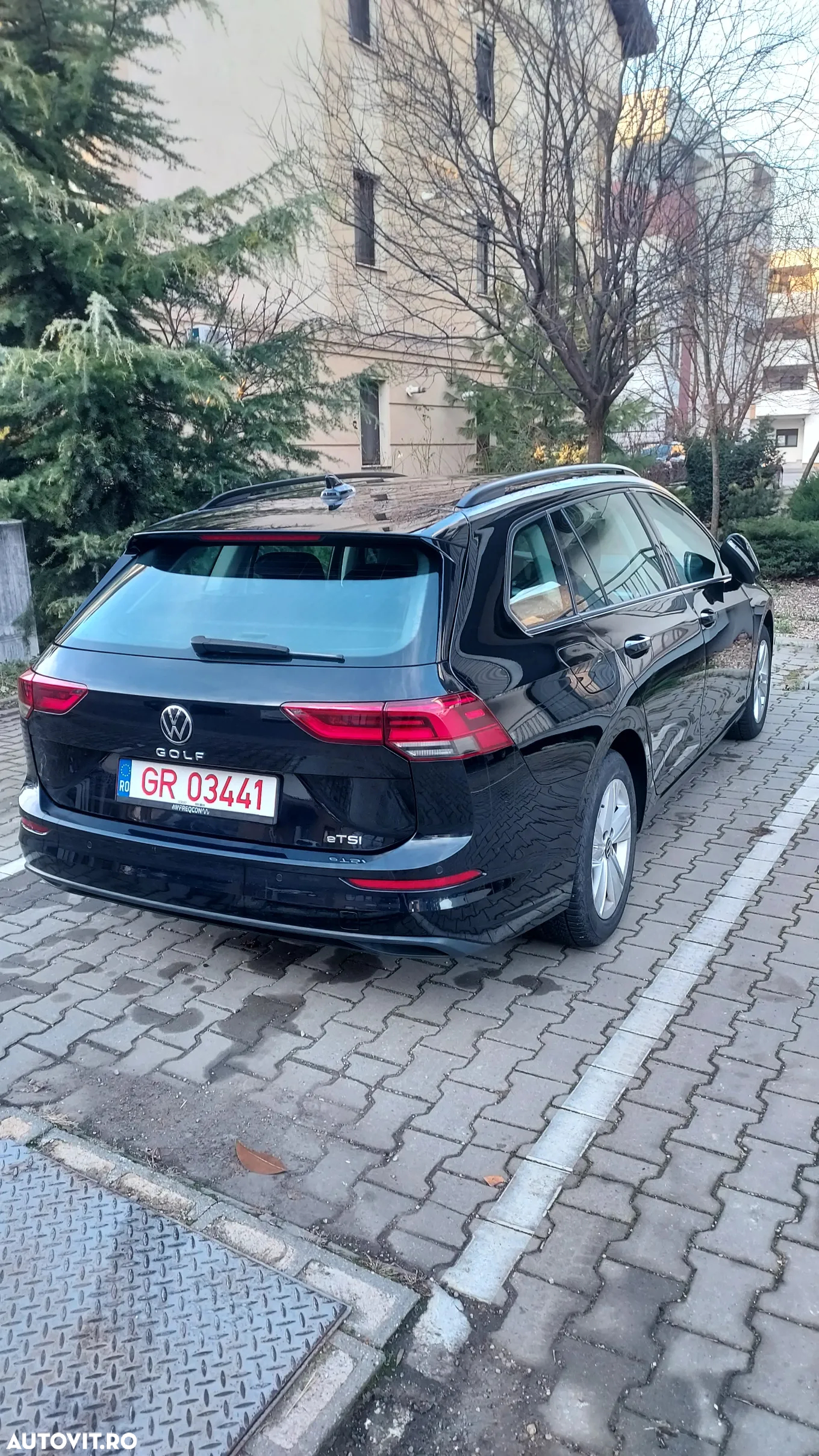 Volkswagen Golf 1.0 eTSI DSG MHEV Life - 4