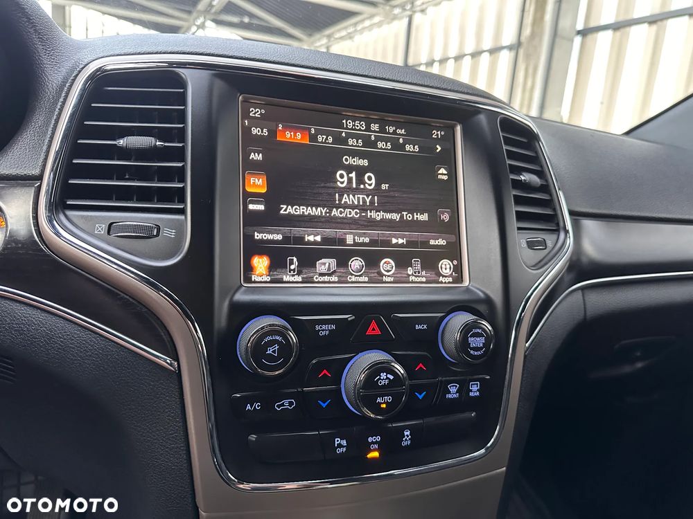 Jeep Grand Cherokee - 24