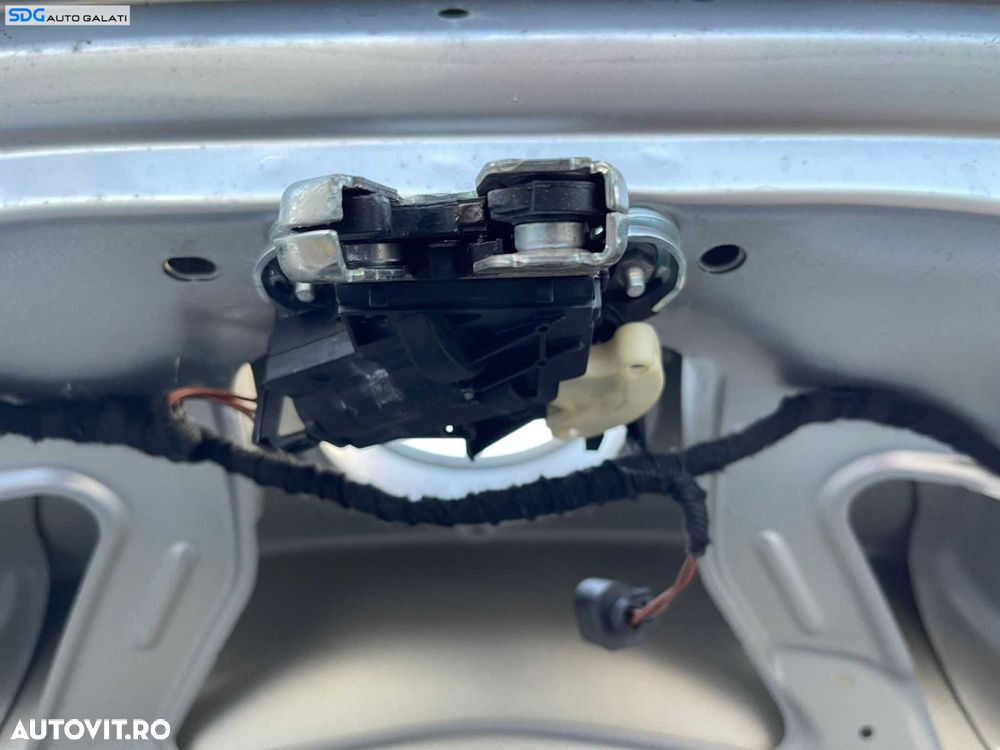 Incuietoare Broasca de la Capota Portbagaj Volkswagen Passat B6 Berlina Sedan 2005 - 2010 Cod 4F5827505C [C3896] - 1