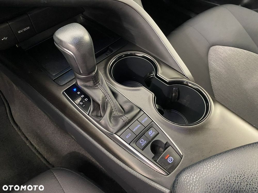 Toyota Camry - 19