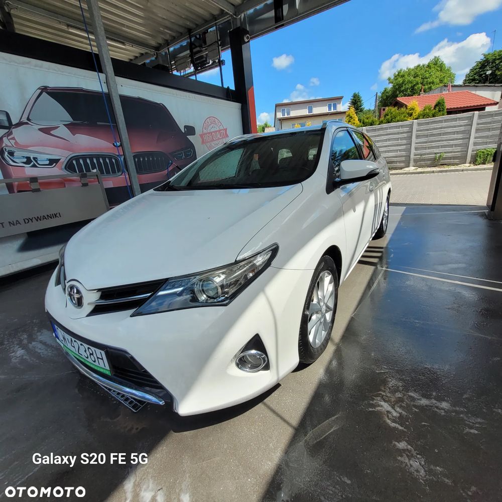 Toyota Auris 1.4 D-4D - 5