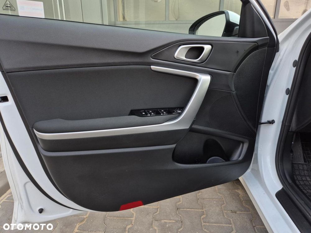 Kia Ceed 1.5 T-GDI M - 11