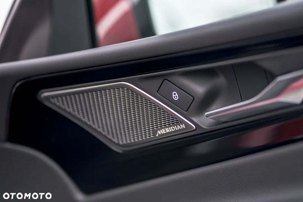 Jaguar XE 2.0 D180 HSE - 31