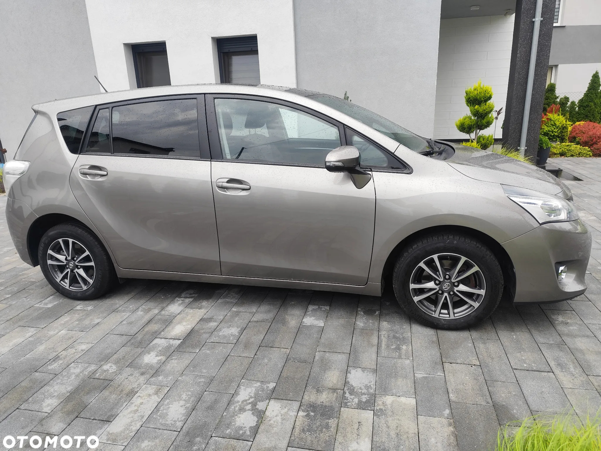 Toyota Verso - 3