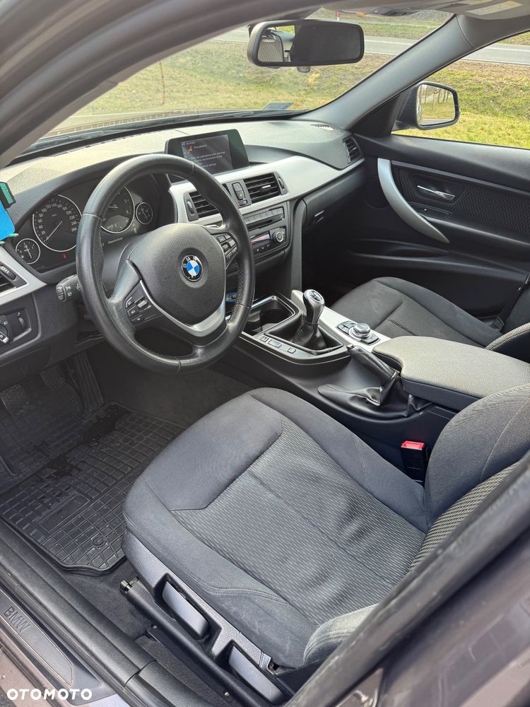 BMW Seria 3 318d - 11