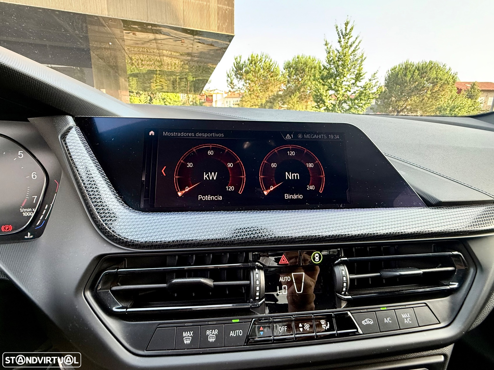 BMW 118 i Pack Desportivo M Auto - 29