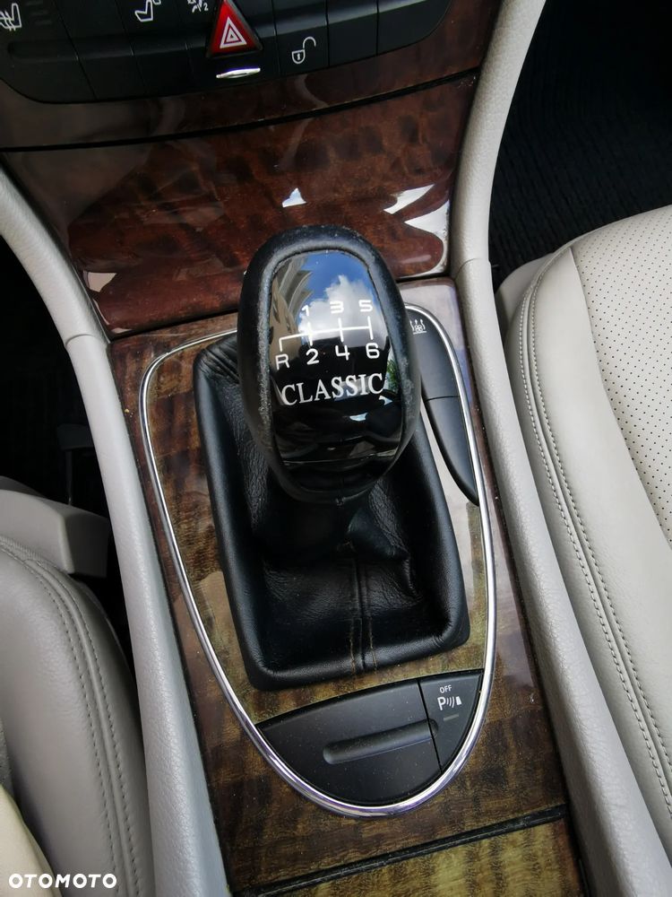 Mercedes-Benz Klasa E 240 Avantgarde - 19