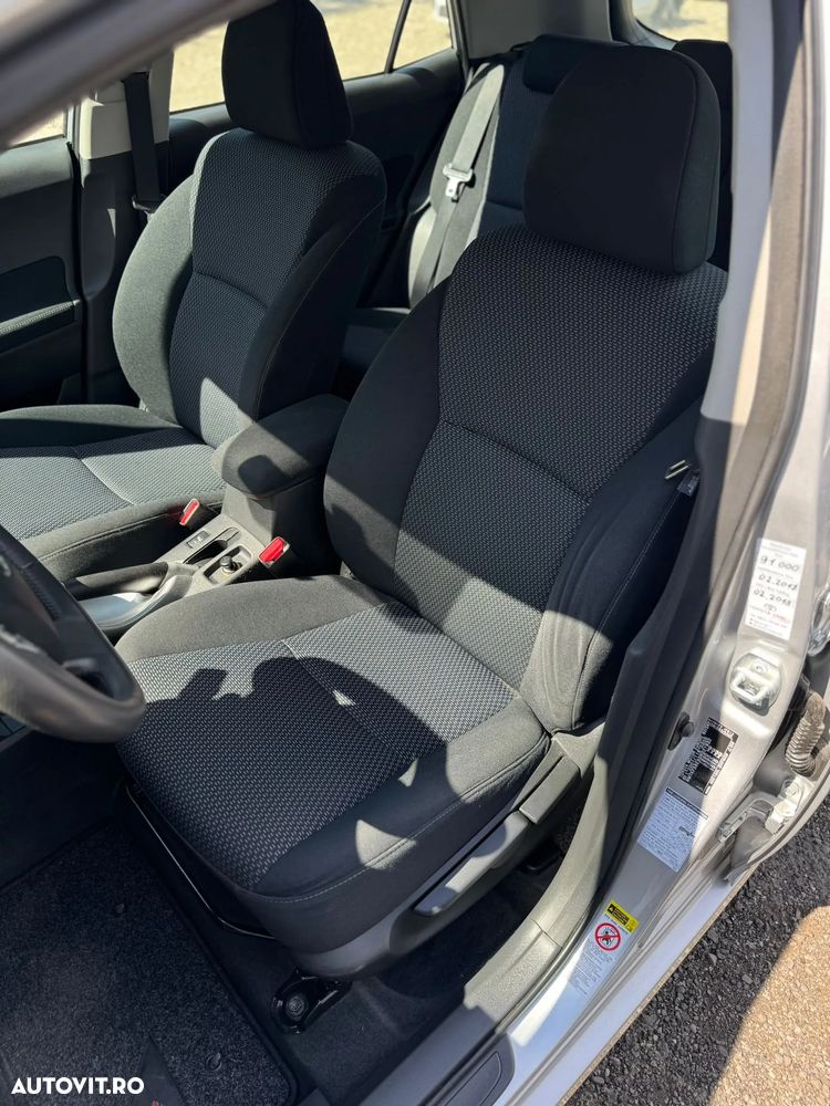 Toyota Auris 2.0 D-4D DPF Sol - 35