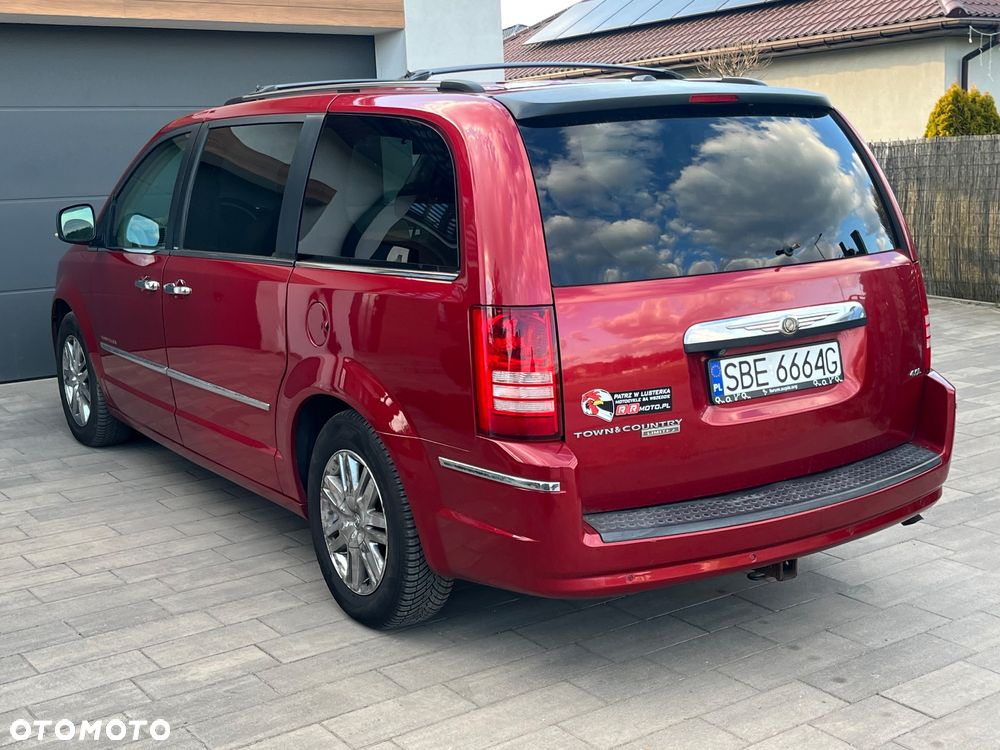 Chrysler Town & Country - 17