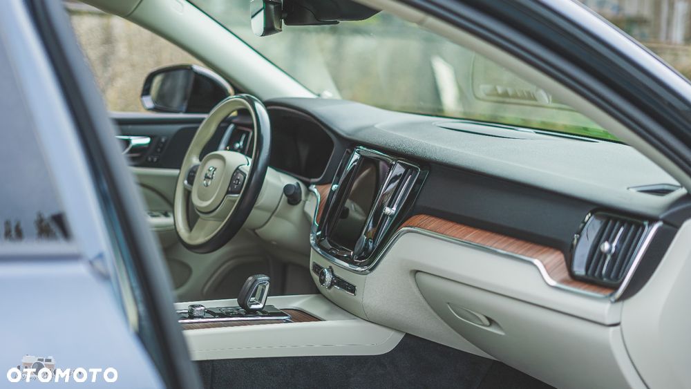 Volvo S60 B5 B AWD Plus Dark - 10