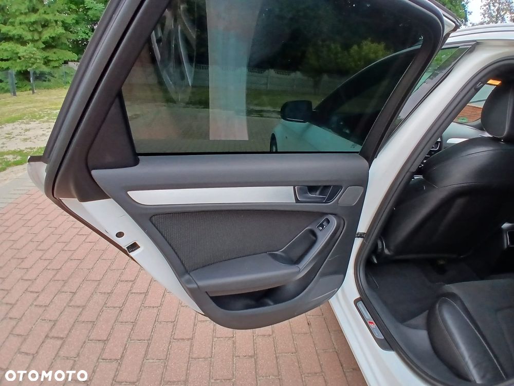 Audi A4 Avant 3.0 TDI DPF clean diesel quattro S tronic S line Sportpaket - 25