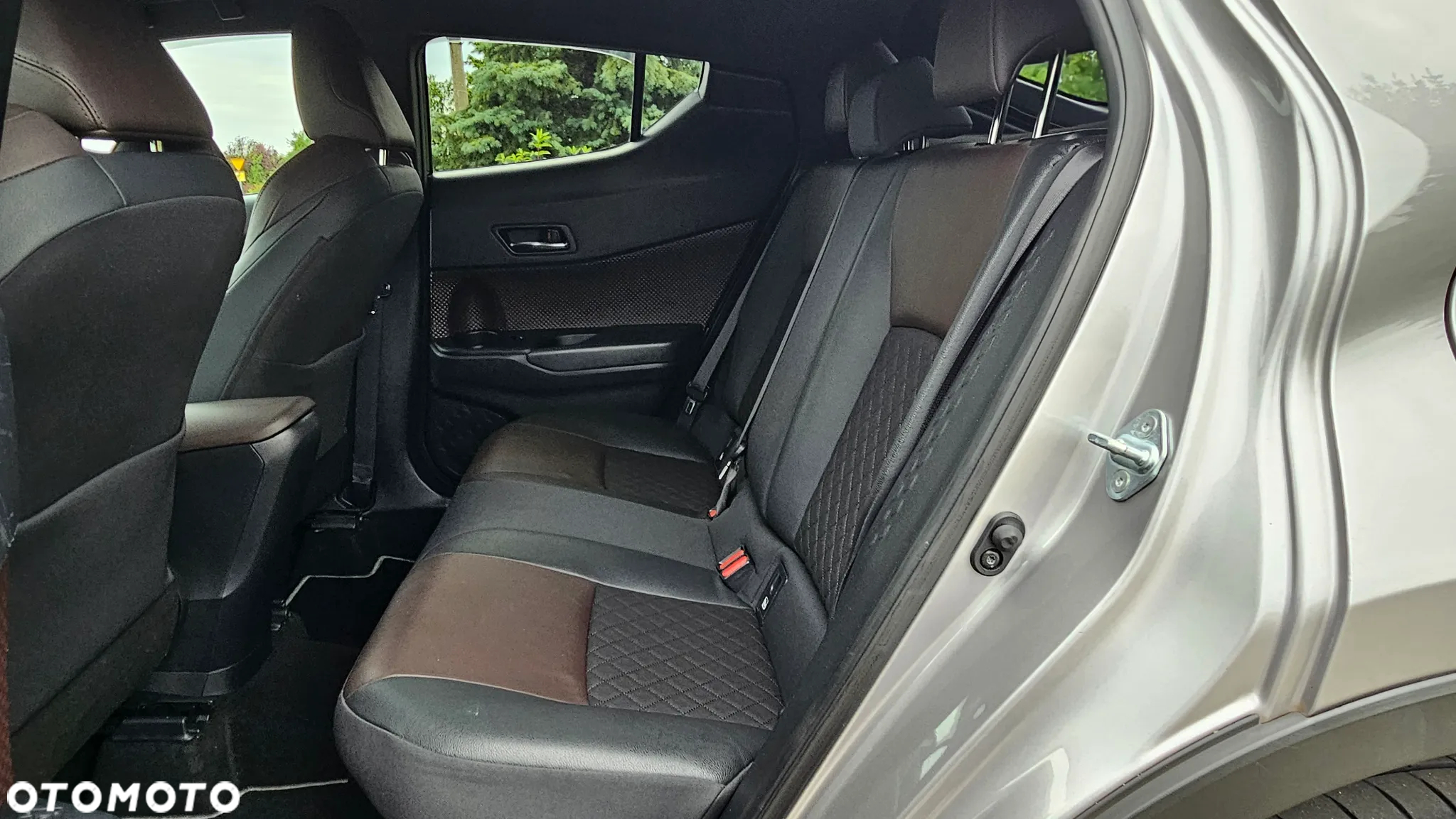 Toyota C-HR Hybrid Lounge - 24