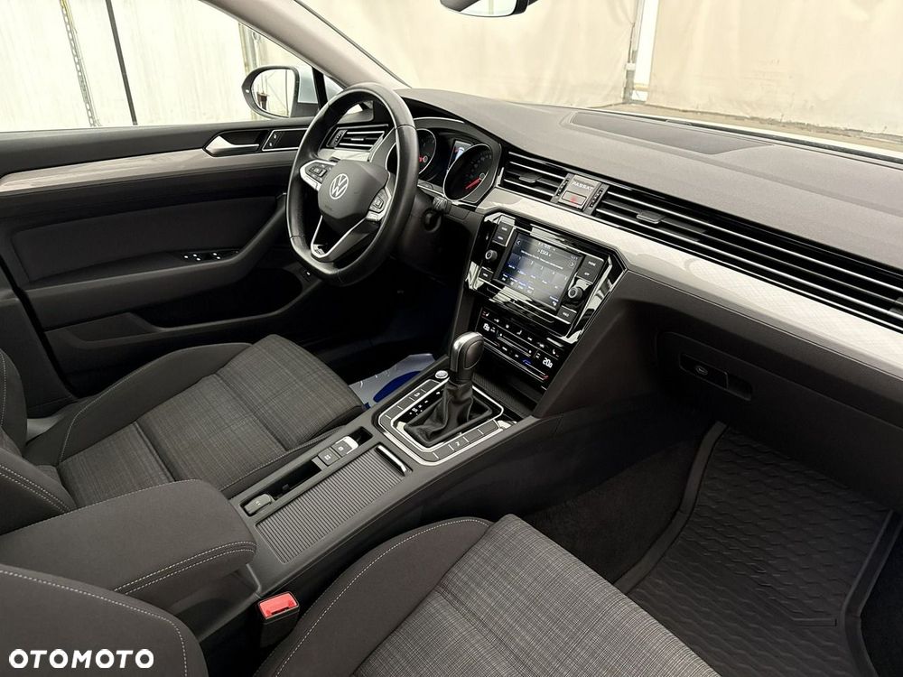 Volkswagen Passat - 24