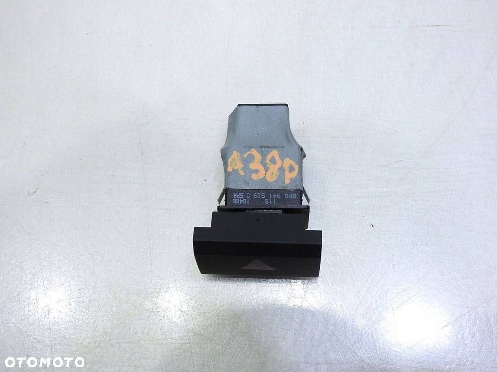 PRZYCISK ŚWIATEŁ AWARYJNYCH AUDI A3 8P LIFT - 2