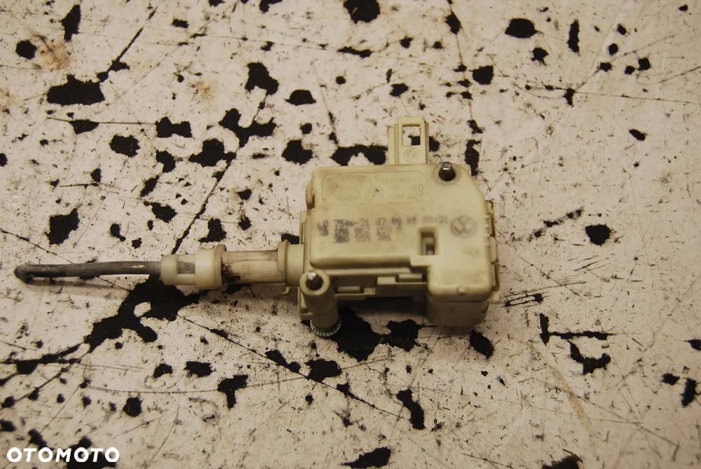 SIŁOWNIK ZAMKA KLAPY BAGAŻNIKA 1M6862159A SEAT LEON I TOLEDO II - 1