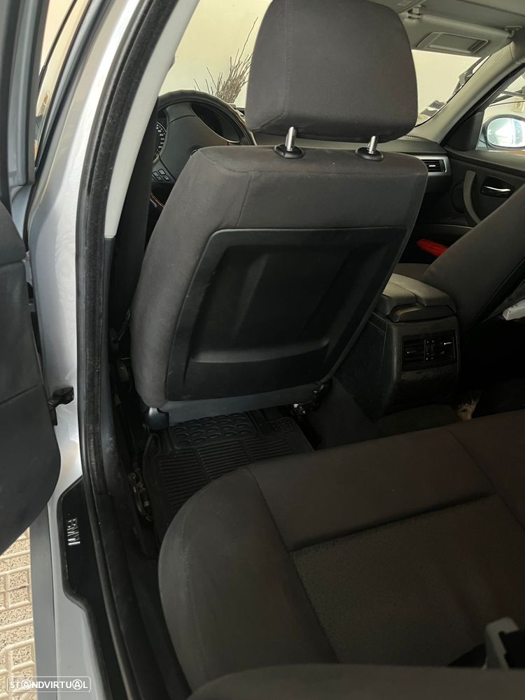 BMW 318 d Touring - 12