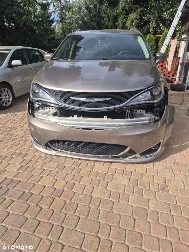 Chrysler Pacifica - 1