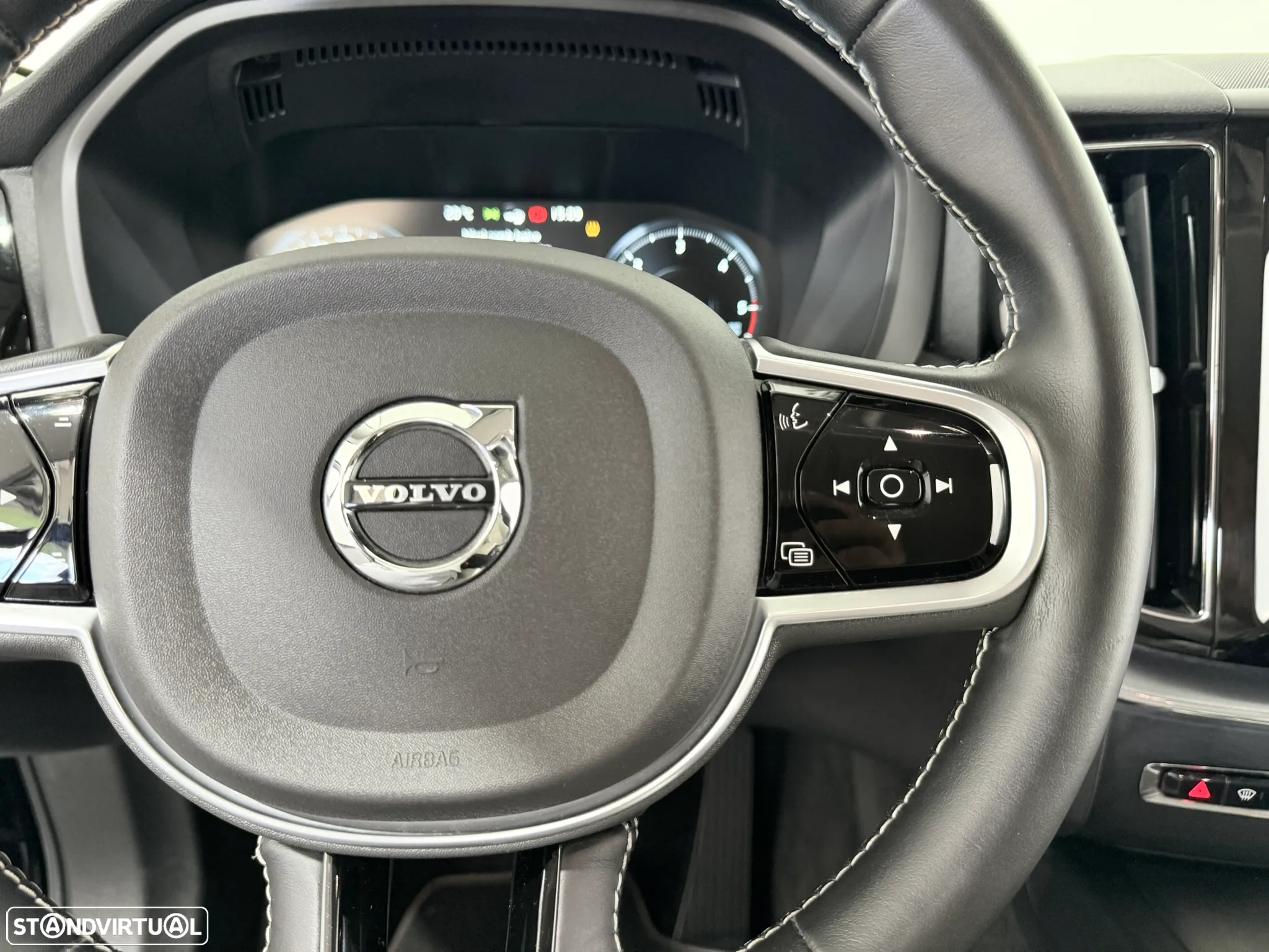 Volvo XC 60 2.0 D4 Momentum Plus - 26