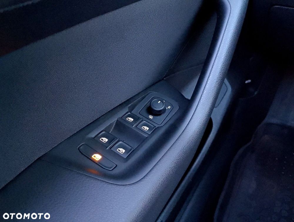 Volkswagen Passat 2.0 TDI EVO Business DSG - 27