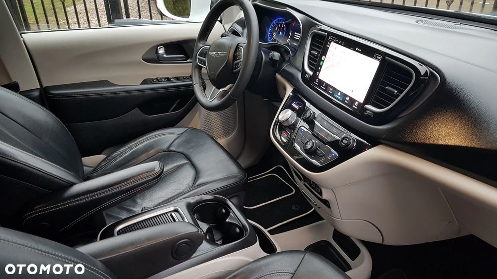 Chrysler Pacifica - 15