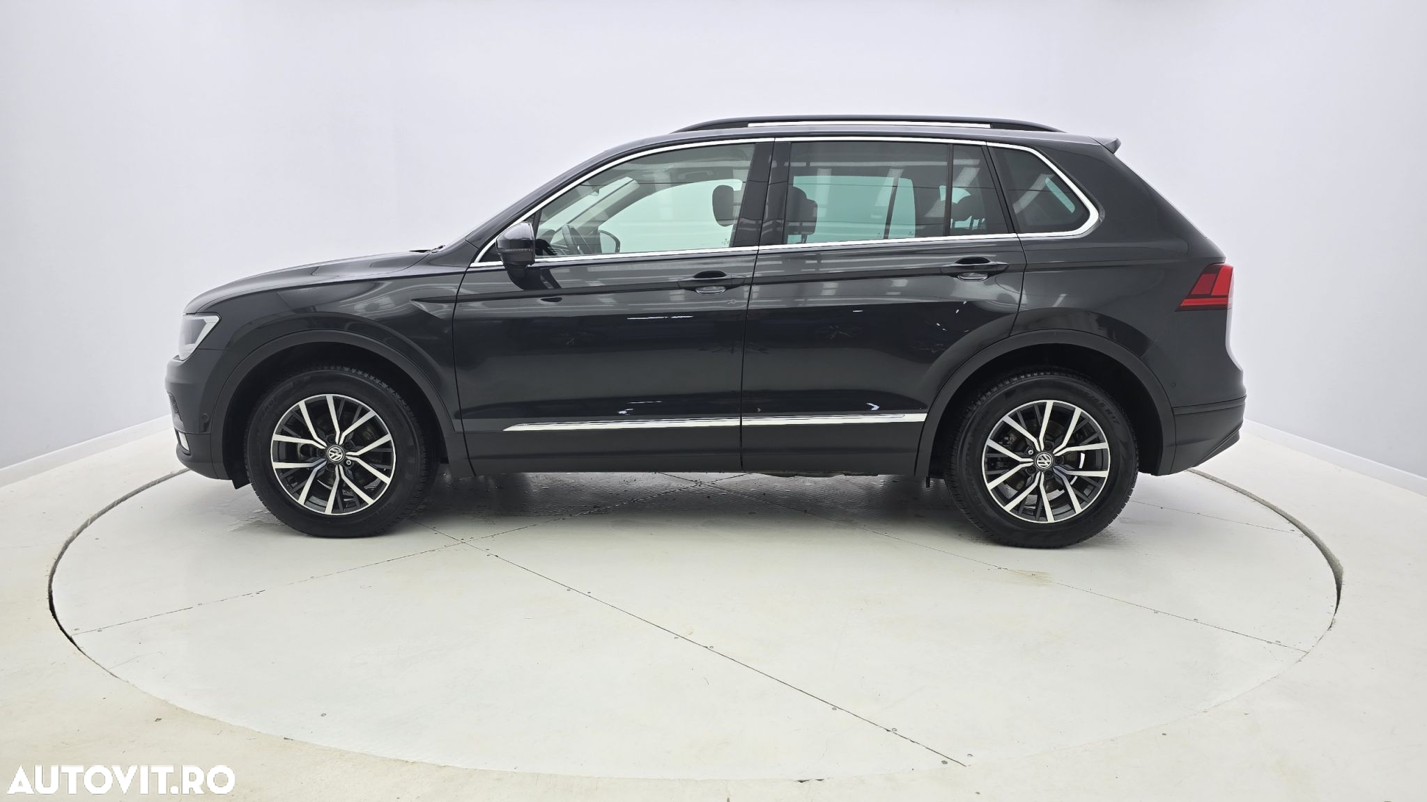 Volkswagen Tiguan 2.0 TDI 4Mot DSG Comfortline - 9