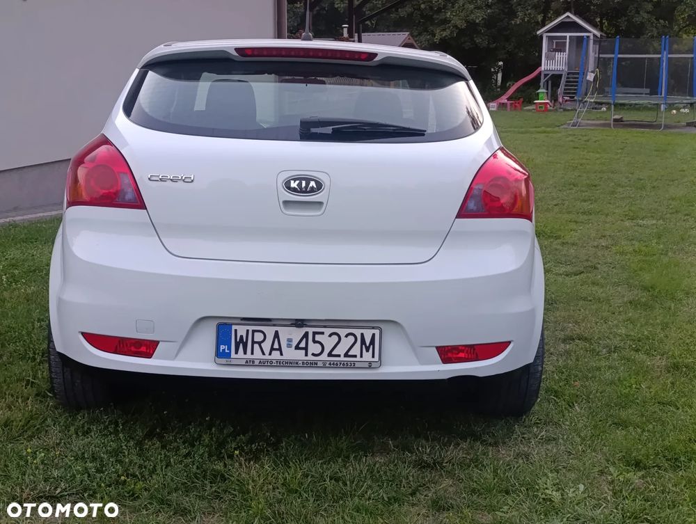 Kia Ceed 1.6 L - 6