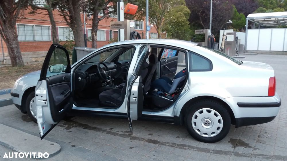 Volkswagen Passat - 1