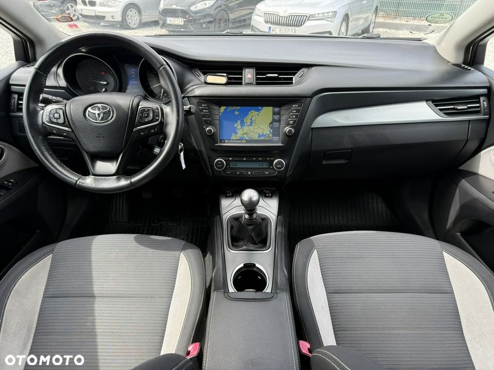 Toyota Avensis 1.6 D-4D Premium - 4