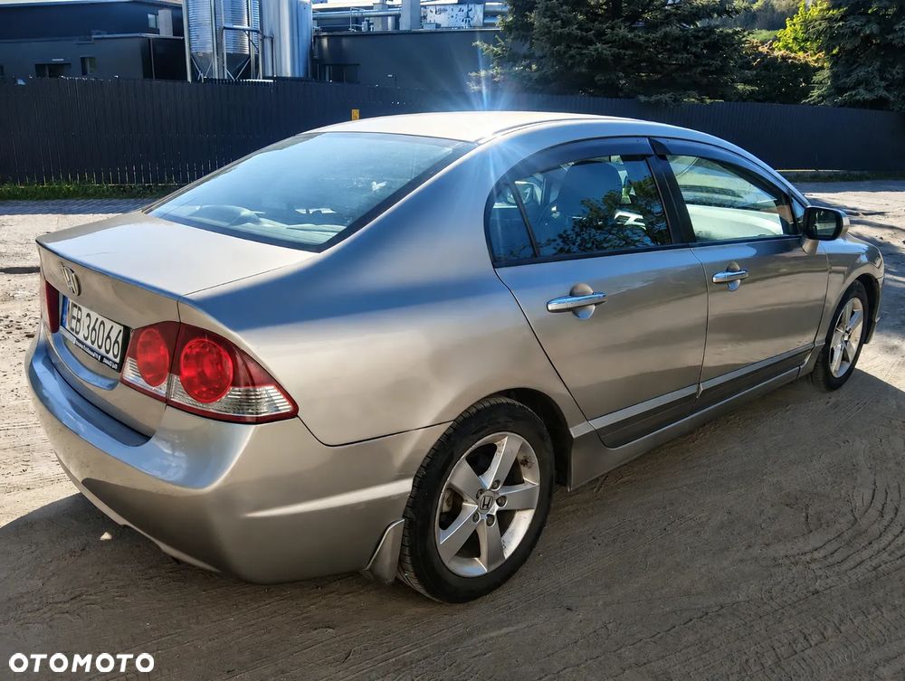 Honda Civic 1.8 Executive - 4