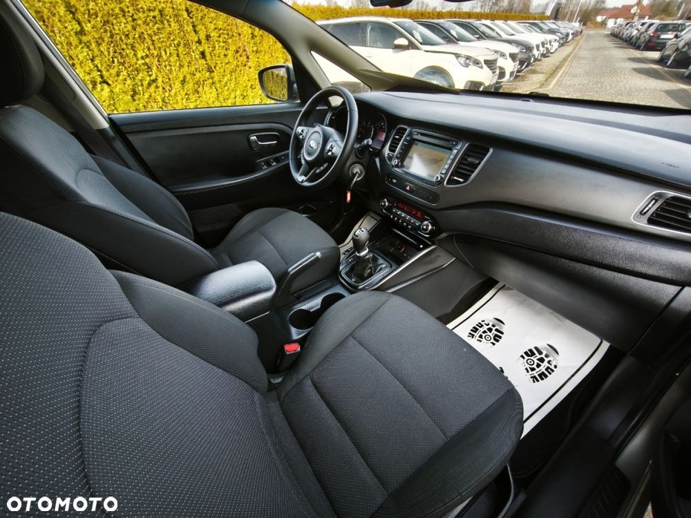 Kia Carens - 9