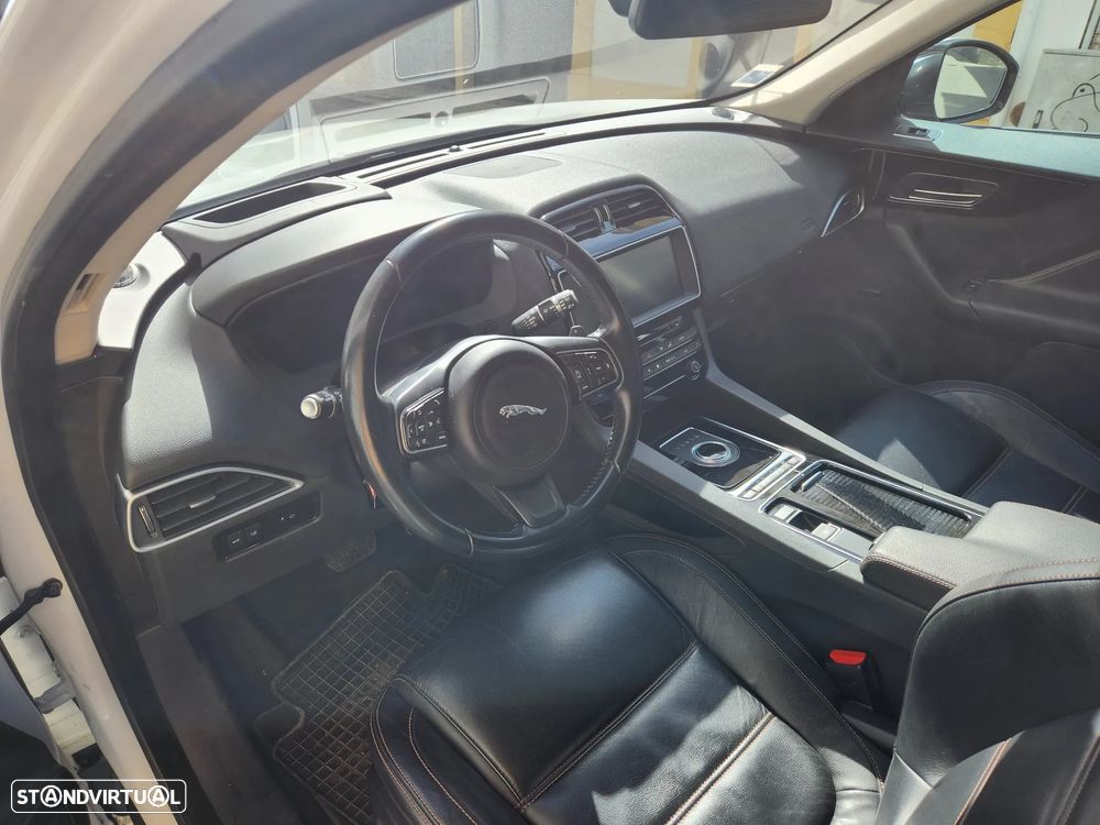Jaguar F-Pace D200 AWD R-Dynamic HSE - 21